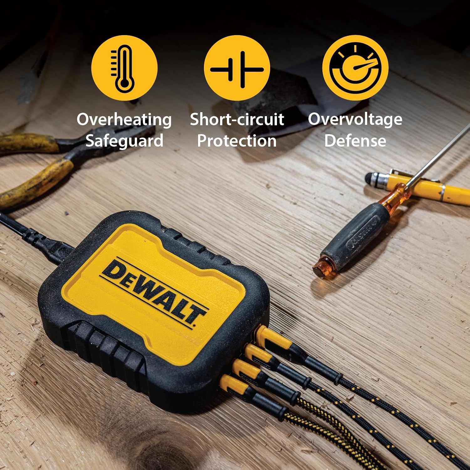 DEWALT 100W 4-Port USB-C Charger Block - Thumbnail 2